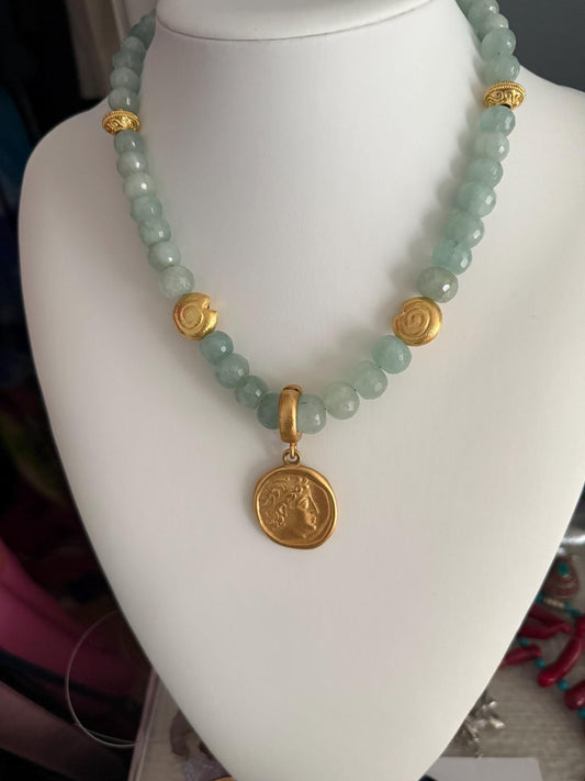 Green Aventurine Stone Necklace. Vintage Gold Pendant Necklace. Gold Decorative Beads. Magnetic Clasp. Graduated Handmade Stone Necklace.